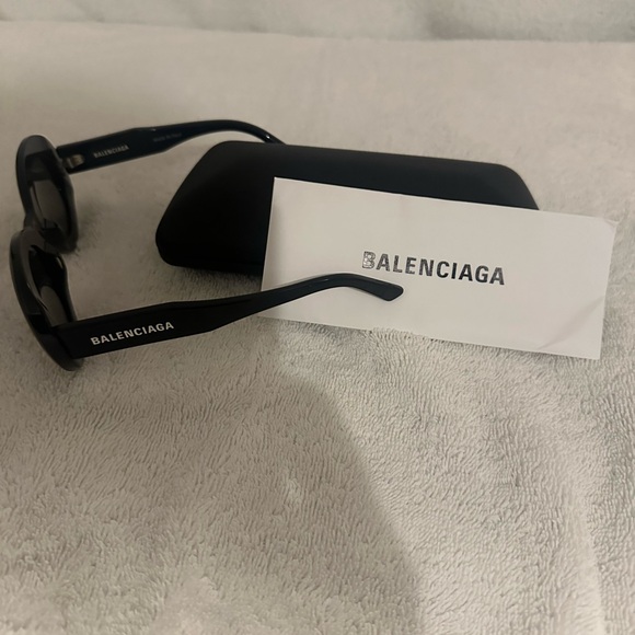 BALENCIAGA Sunglasses Authentic - Picture 10 of 11
